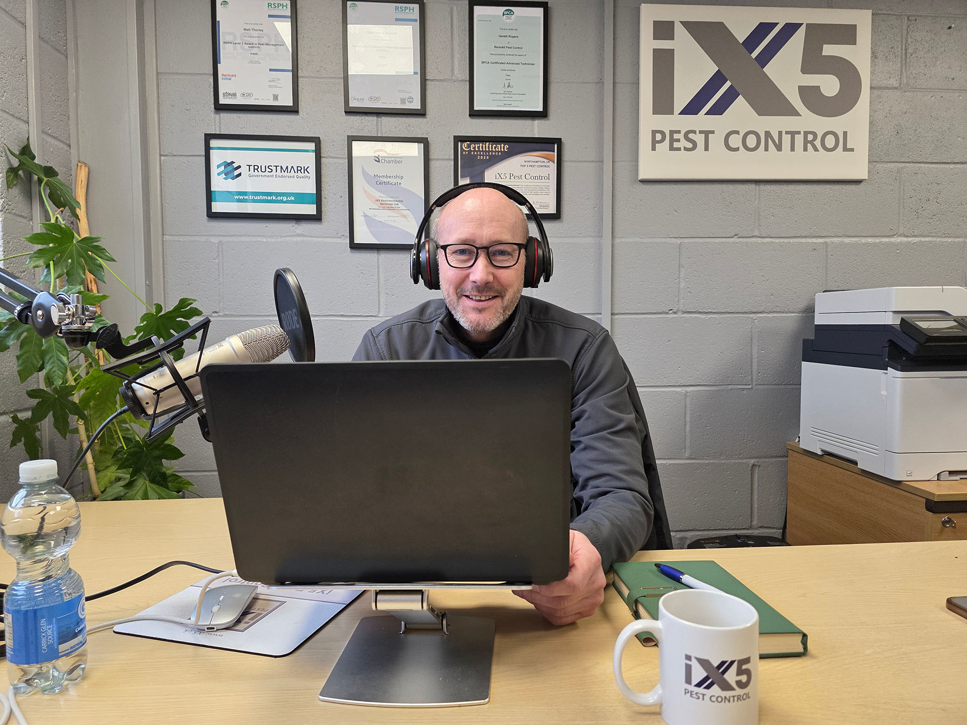 Online Pest Clinic this image shows Matt O'Donnell on a call during our pest control clinic
